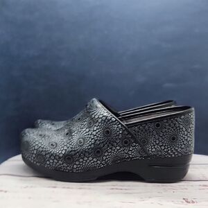 Dansko XP Silver Black Medallion Tooled Leather Clogs Size 38 7.5 8